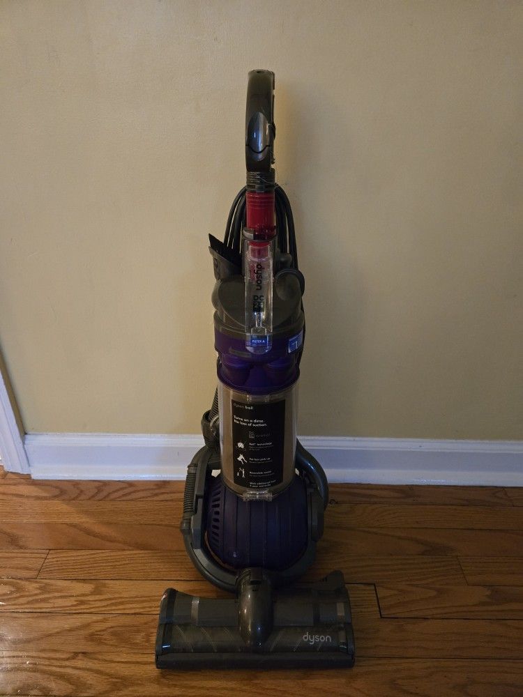 Dyson DC24 Ball Vaccum