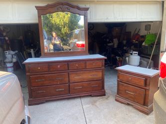 Dresser set