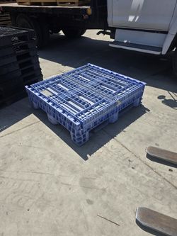 48X45 Collapsible.
Plastic crates
