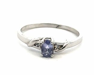 Woman’s Ladies 10k White Gold Oval Purple Stone Ring Size 5.5 GP3100393