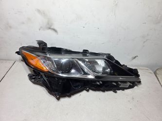 CAMRY 2018 2019 2020 PASSENGER HEADLIGHT OEM