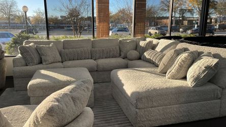 Ultra plush, 3 Pc modular sectional perfect for movie nights/game days