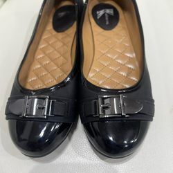 Women’s WHITE MOUNTAIN Black Flat Slip On Comfort Shoes Size 7.5 . Used 