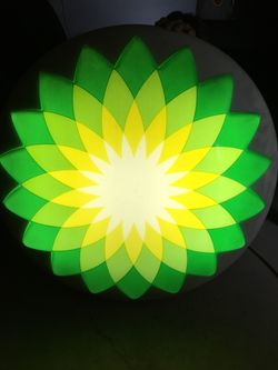 BP OIL GAS LIGHT UP HELIO LOGO ILLUMINATED MANCAVE CAR BARN SIGN