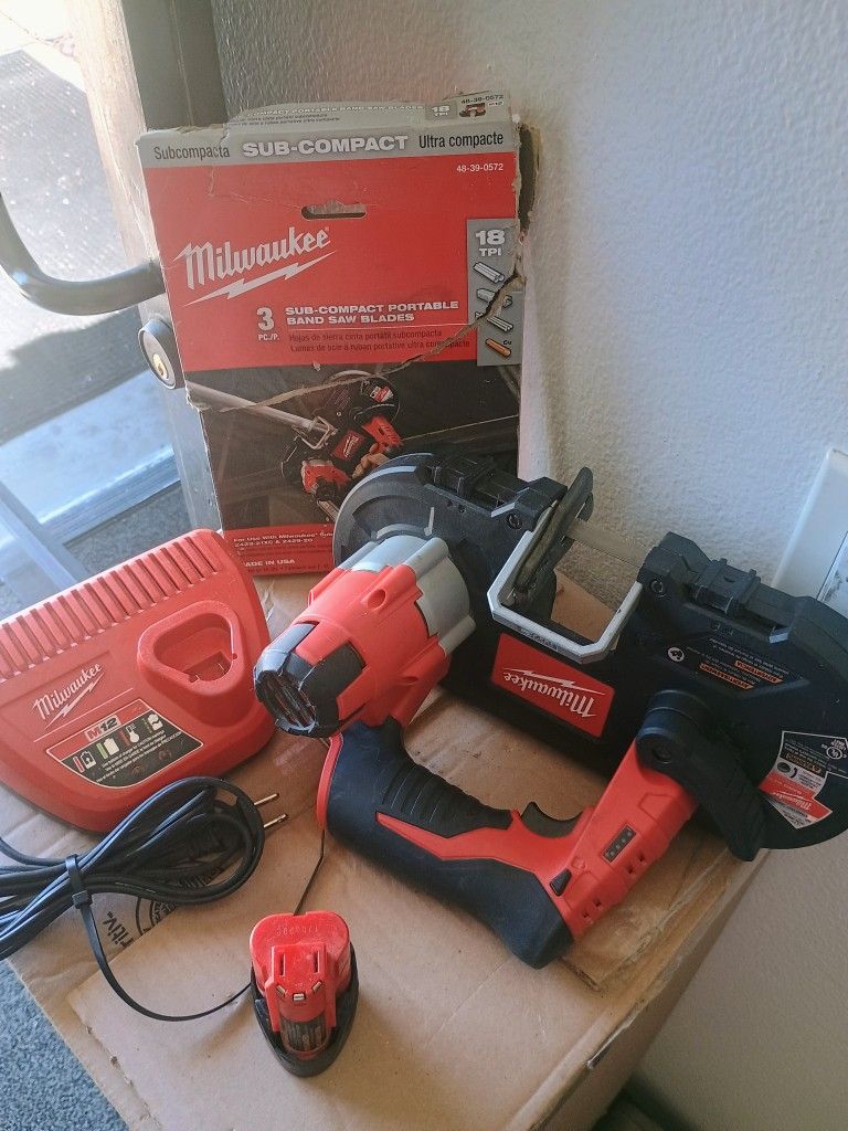 New Milwaukee Band Saw M12 Combo Set