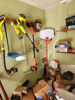 Black Decker Cultivator.. No Charger Battery Present