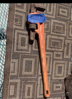 Heavy duty pipe wrench