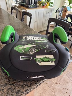 Booster seat - hot wheels