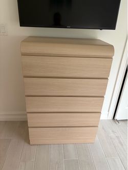 Dresser with 2 nightstand set