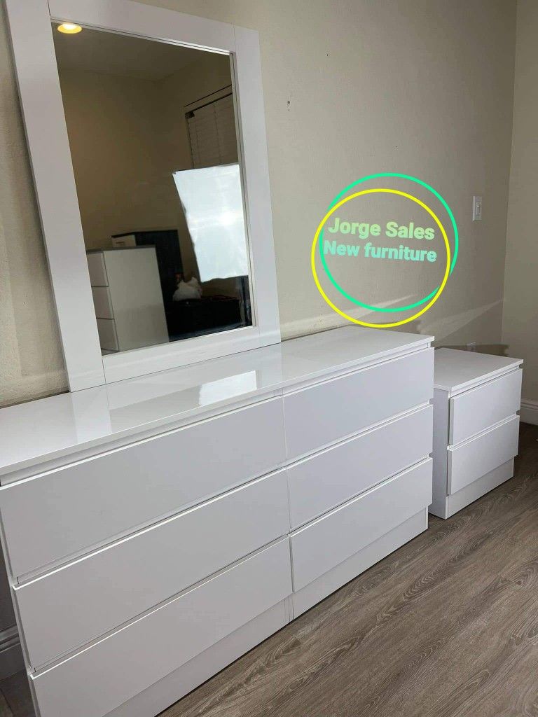 New White Glossy Mirror Dresser And 2 Nightstands Without Handles 