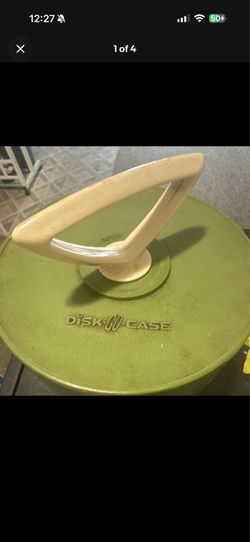 Vintage Disk-Go-Case 45 RPM Record Carrier