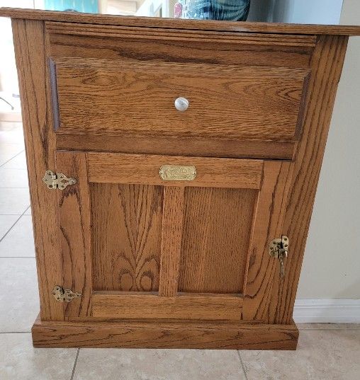 Solid Wood Cabinet Great For The Kitchens