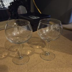 Title: 11-Piece Home Bar, Glassware, and Canvas Art Bundle!