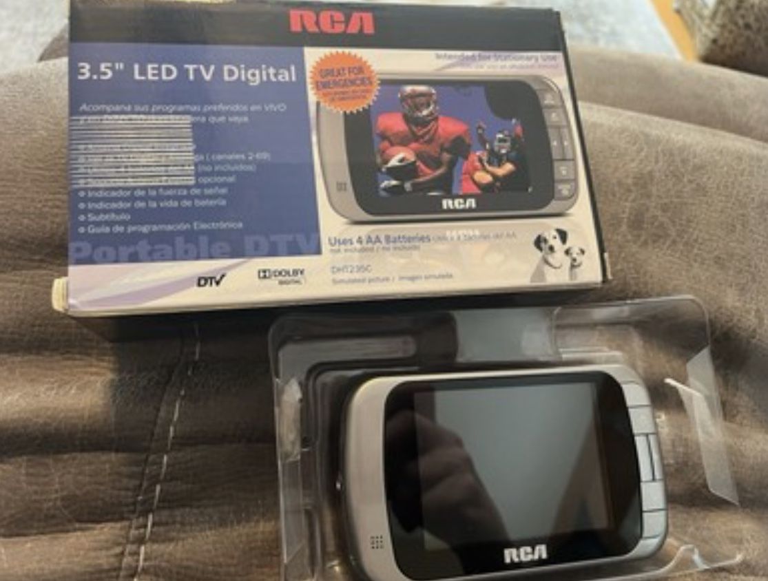 RCA DHT235A 3.5" Mini LED Digital TV Working