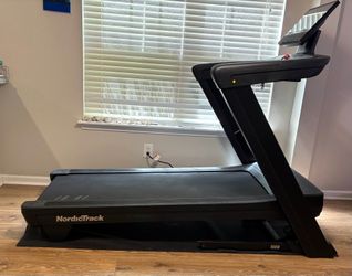NordicTrack Commercial 1750 Treadmill – Like New, Under 1 Year Old | Includes Floor Mat