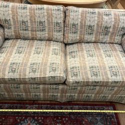 LOVE SEAT COUCH
