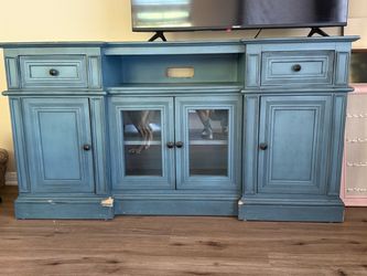 Entertainment center /TV stand