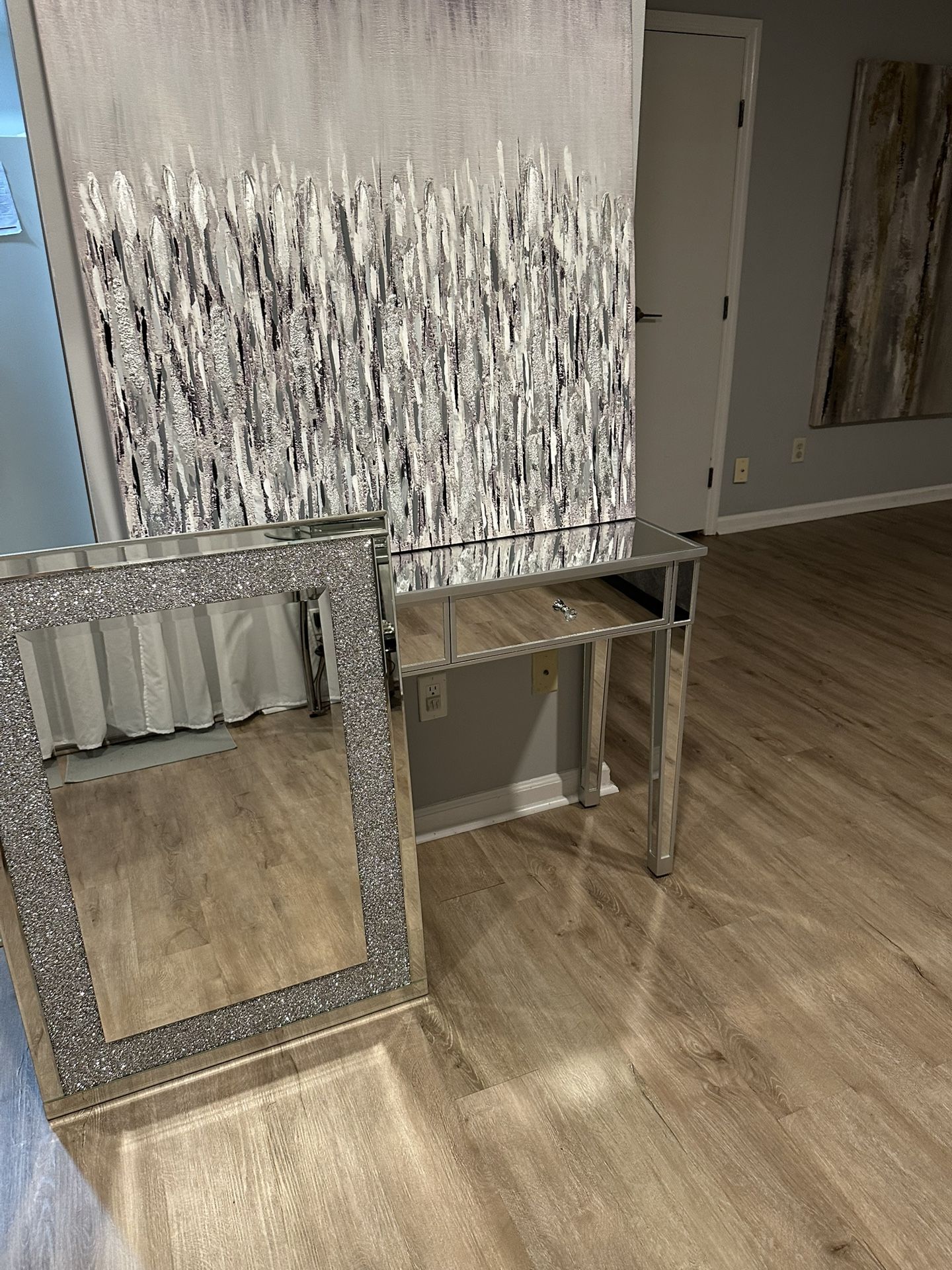 Mirrored Vanity Set with Decor –| $210