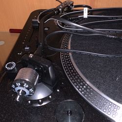 Stanton turntable