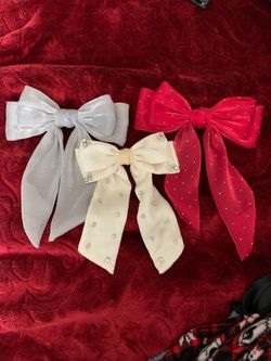 8 hair bows + 2 hair clips