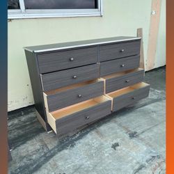 8 drawers dresser / Eight drawers dresser