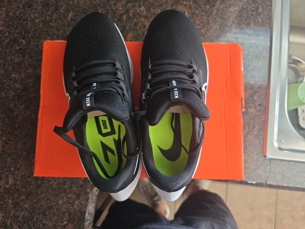 Nike Air Zoom Pegasus 38 Size 7.5 Wide