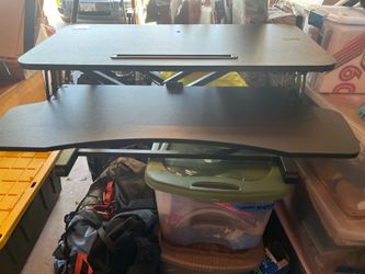 Desk top raiser