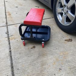 NEW Rolling Swivel Mechanics Seat With Tool Tray