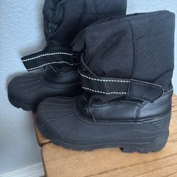 Boys Snow Boots Size 4