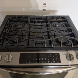 Frigidaire Gallery Gas Stove And Convection Oven With 220V Broiler