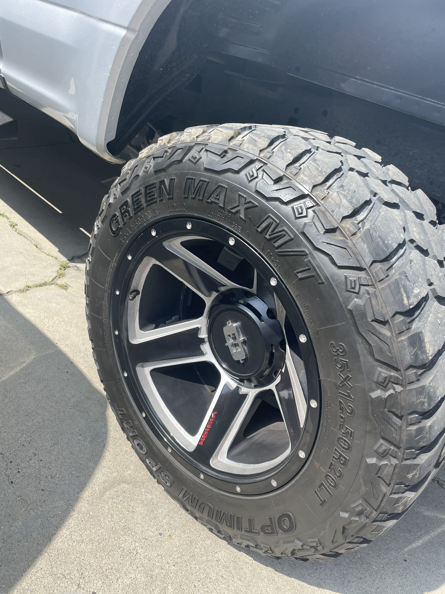 20” 8 Lugs Rims And Tires