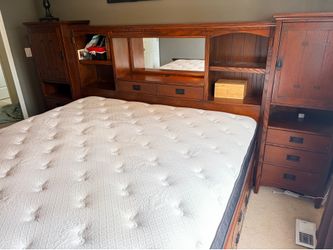 King storage bed with headboard, and lots of storage King storage bed with headboard, and lots of storage