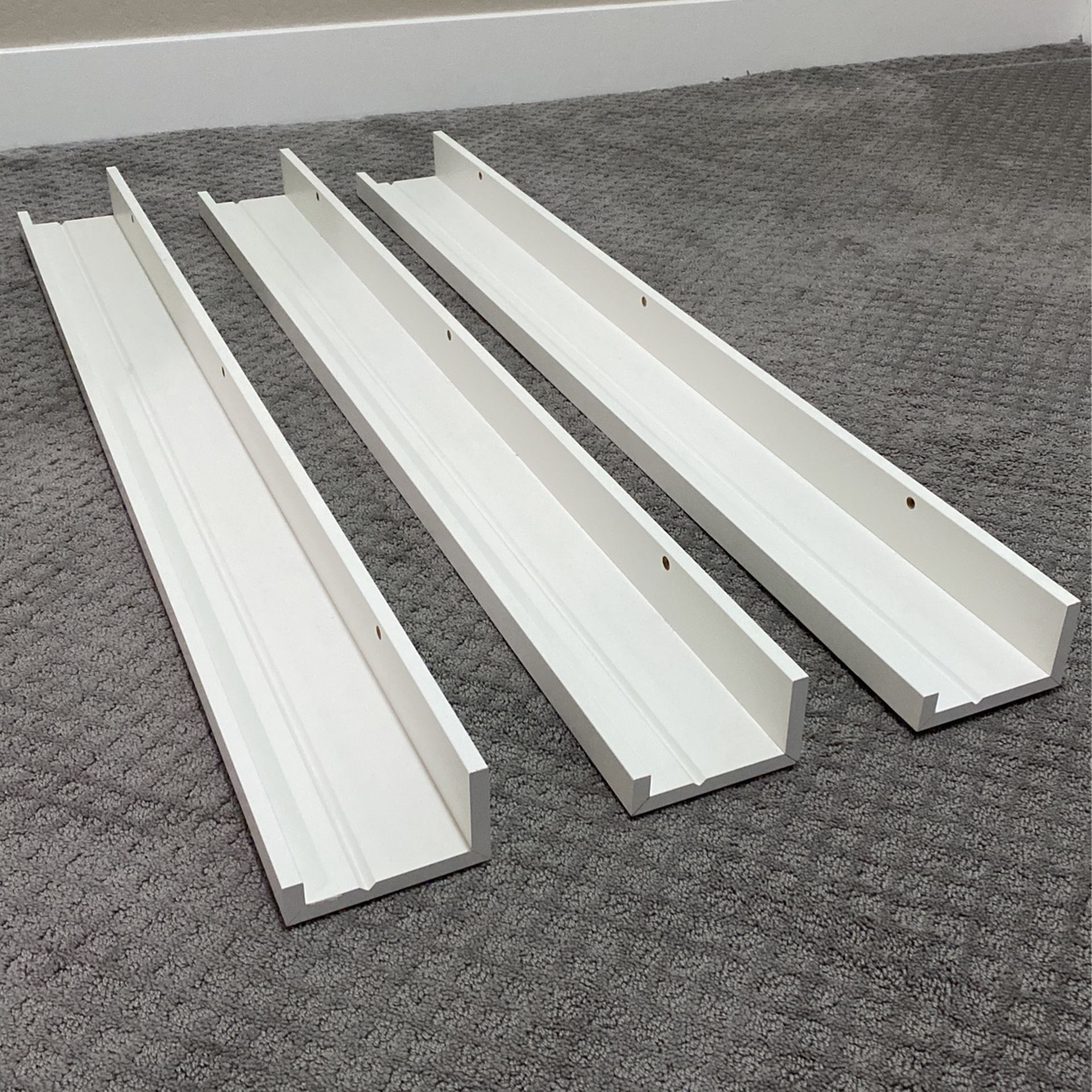IKEA Mosslanda White Shelves 45.5” 115cm