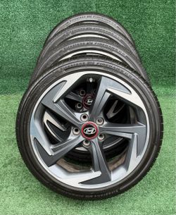 Hyundai Wheels & Tires Set : 5x114.3 Bolt Pattern