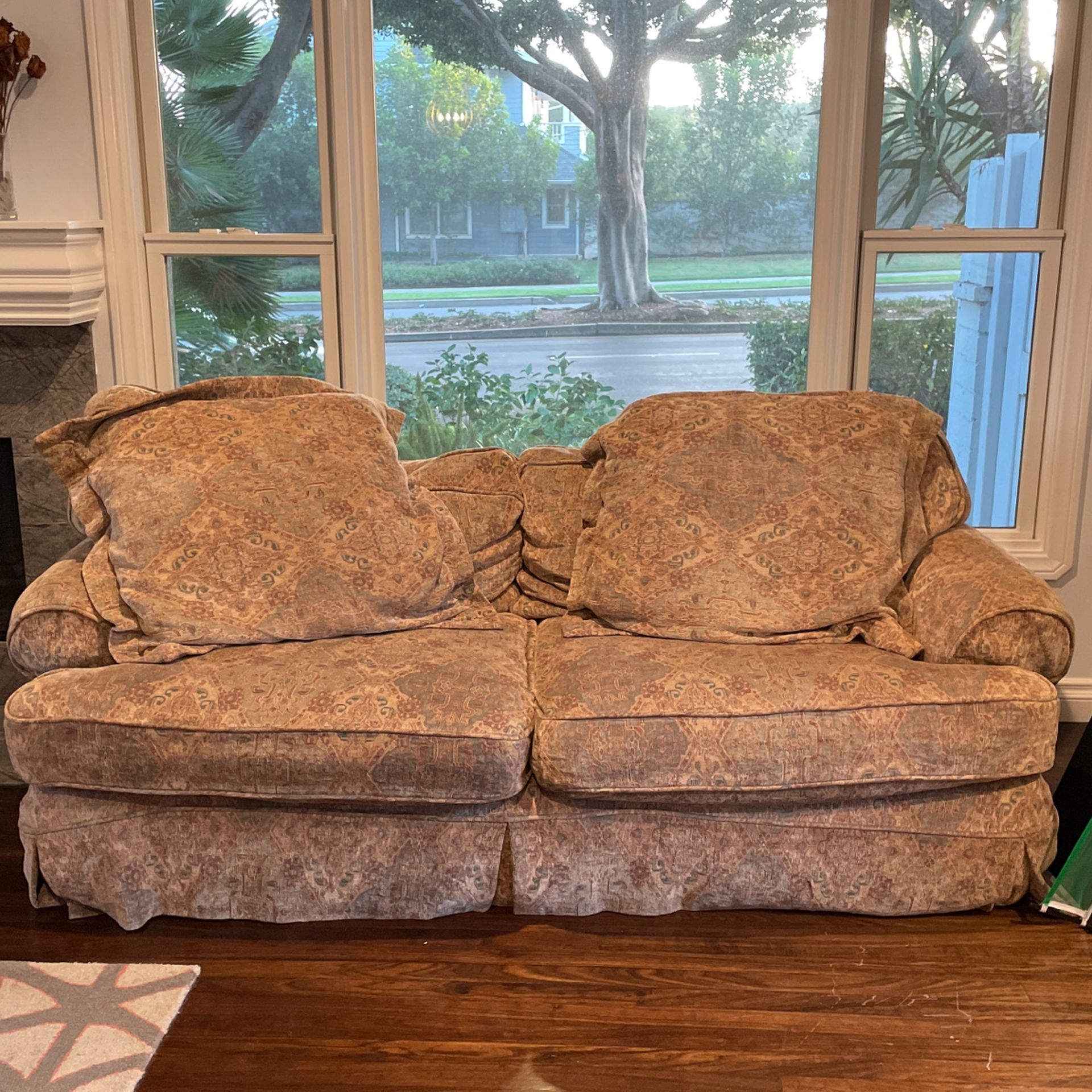 Shabby Chic Couch
