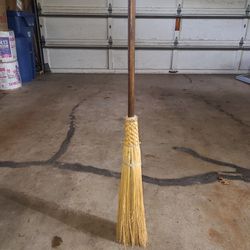 Shaker Style Broom