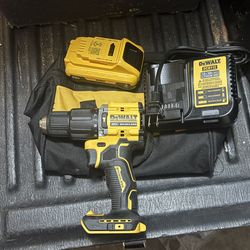 Dewalt 20v MAX ATOMIC 1/2 inch brushless cordless drill/driver kit(battery & charger