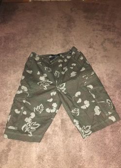 BRAND NEW WITH TAG SIZE 30 CHAMPS CARGO SHORTS