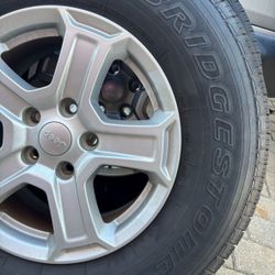 1 Spare Tire OEM Jeep Wrangler Wheel Rim TPMS