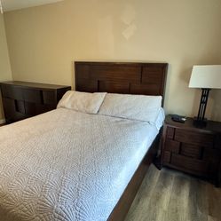 Entire Queen bedroom set 