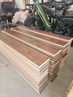 300ft Of Beautiful 12mm Quality Laminated Floors