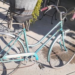 Vintage 1977 Schwinn Girls Bike