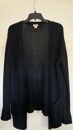 Black cardigan size large Hablo español