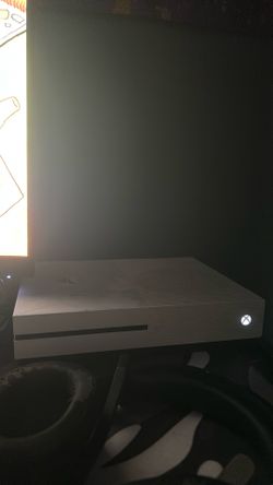 Xbox one s, mouse and keyboard Including a wired controller