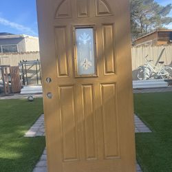 Puerta necesita una pintada 