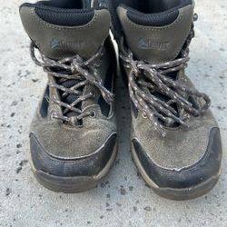 Kids hiking boots size US 5 Denali brand