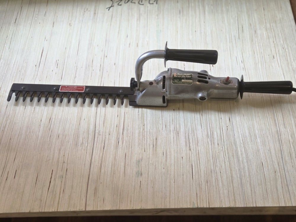 Black And Decker Heavy Duty Hedge Trimmer
