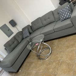 Spacious Sectional  Couch  With  Throw Pillows 