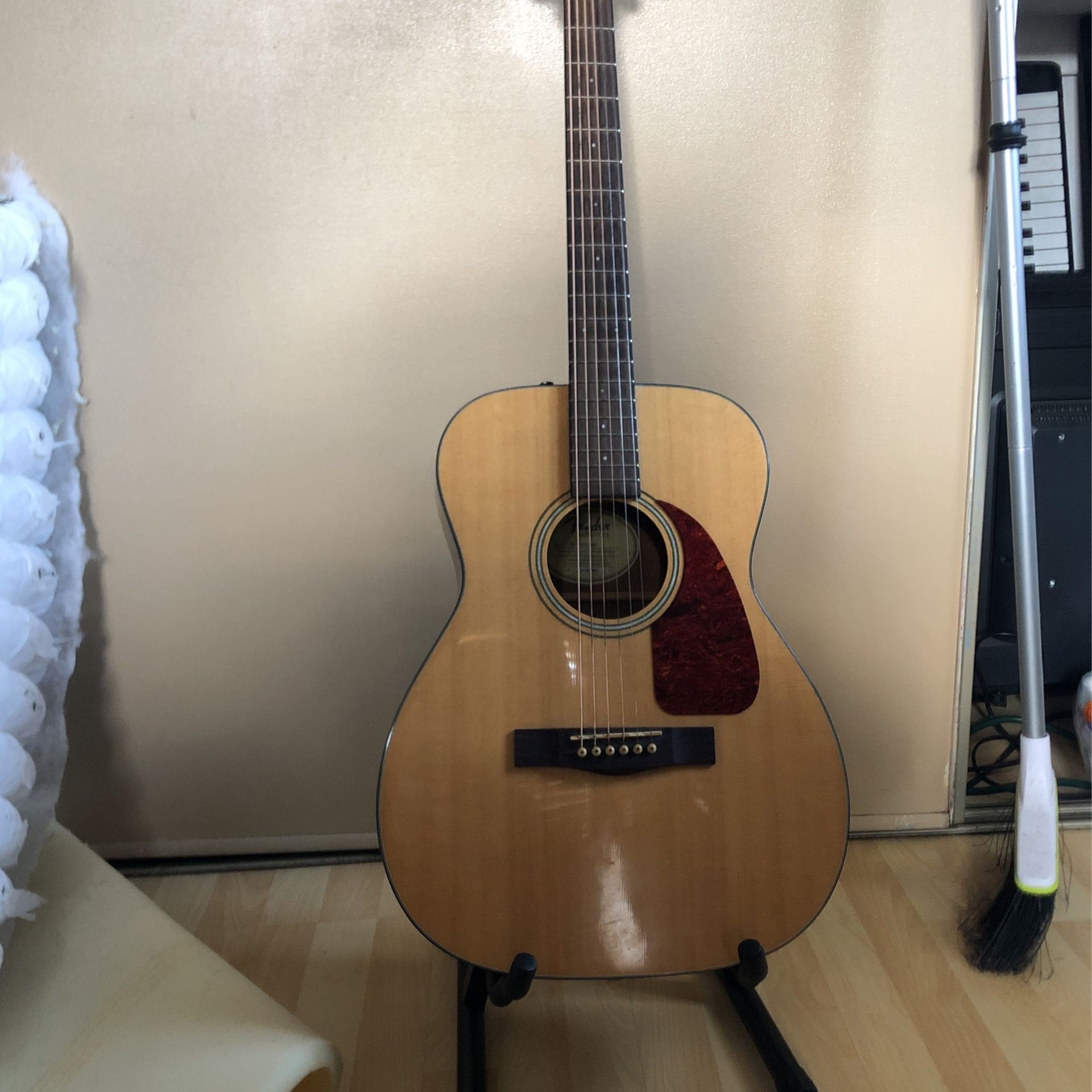 Fender Acoustic Guitar CF -140S With Extras