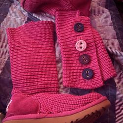 Girls knitted UGG boots Size 1